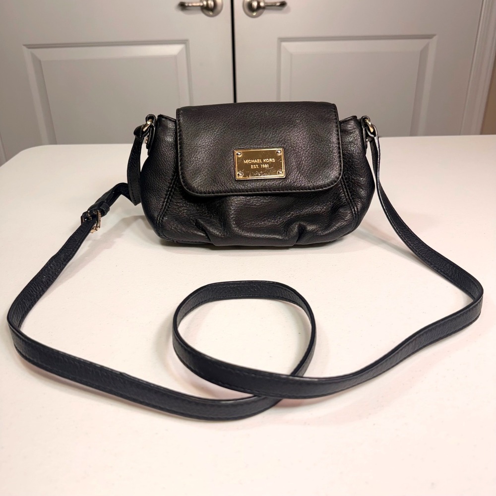 Michael Kors Black Pebbled Leather Crossbody Bag Gold Logo Flap Small Purse